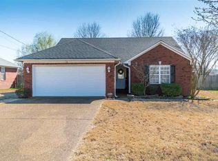 16 N Gettysburg Dr, Jackson, TN 38305