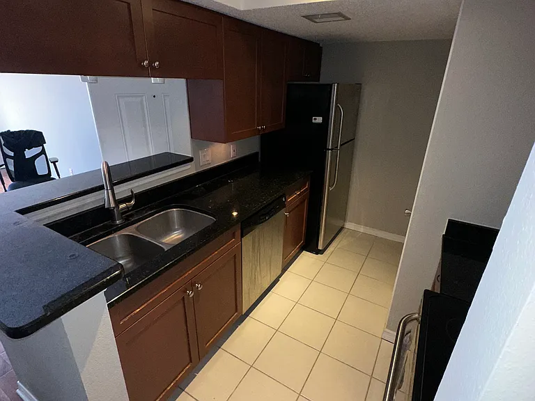 10200 Gandy Blvd #337 — Photo 4