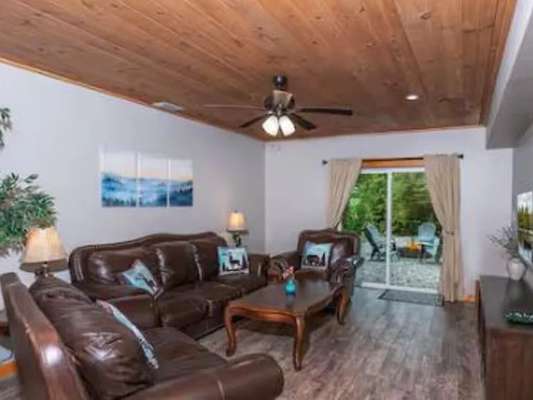 623 Wintergreen Dr — Photo 24