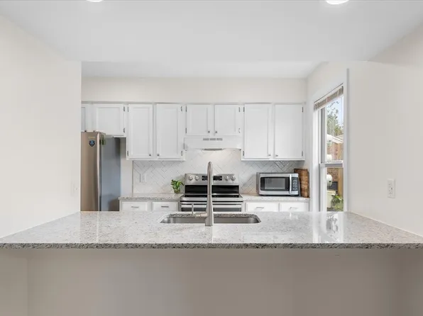 128 Lake Chateau Dr, Hermitage, TN 37076