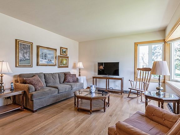 3rd image of 530 Amherst Ave