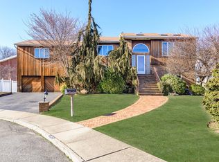 2043 Cornell Pl, Merrick, NY 11566