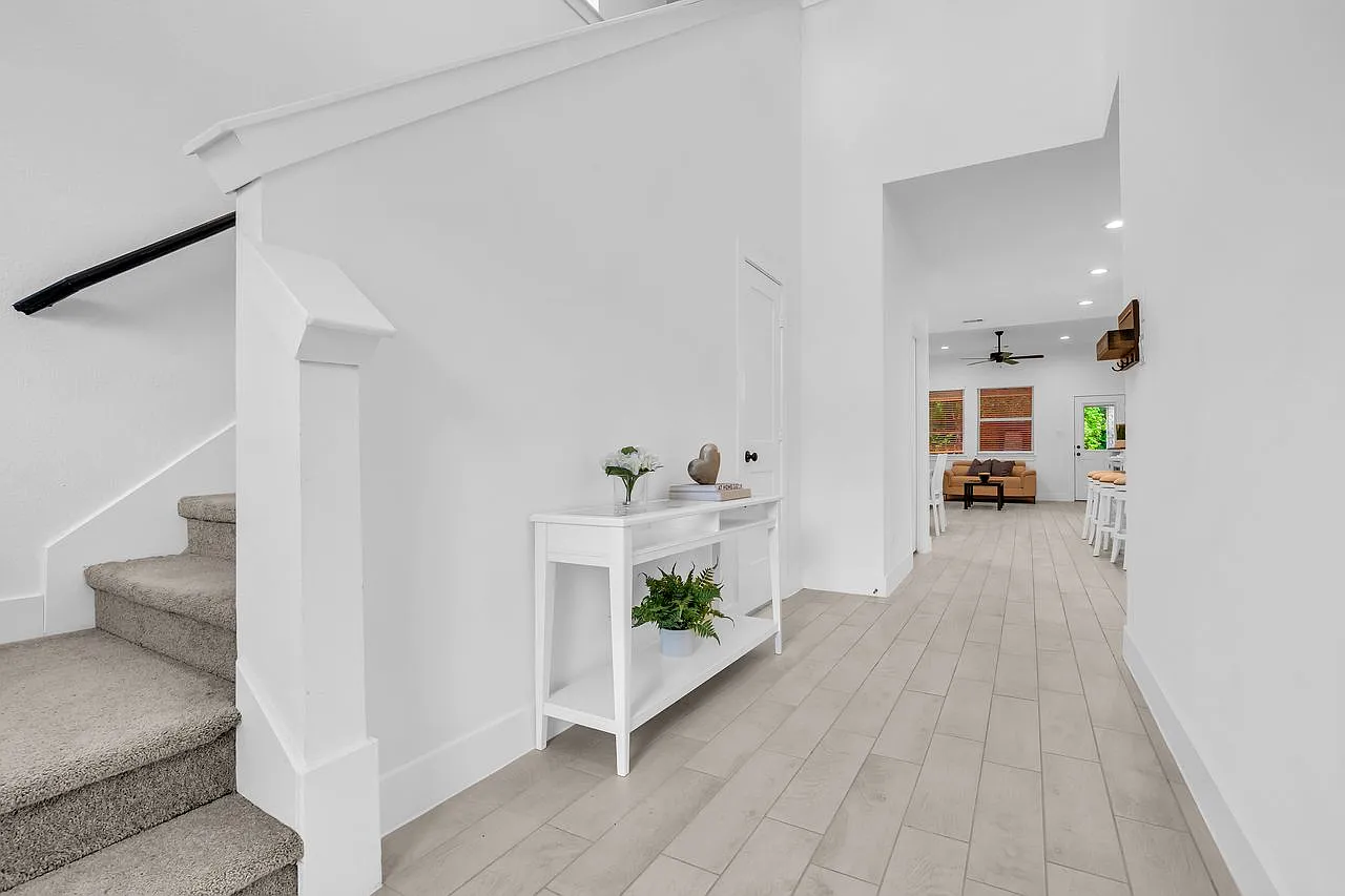 4 bed, 2.5 bath, 2139 sqft, $2,950 — Photo 3