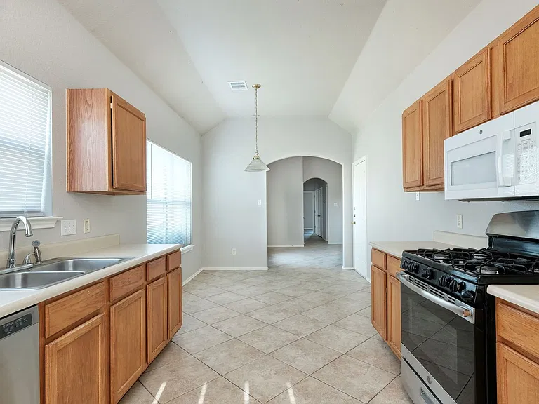 2826 Southampton Way — Photo 5