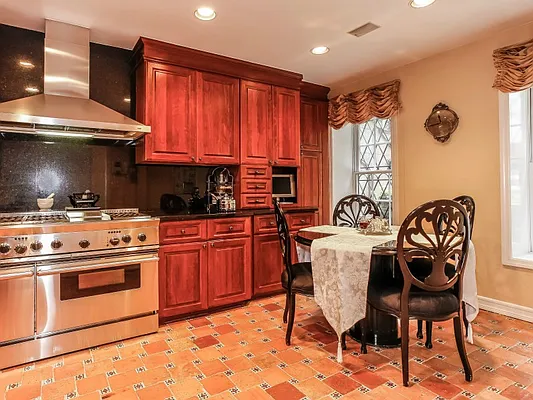 Sold by Sotheby's International Realty | media 8