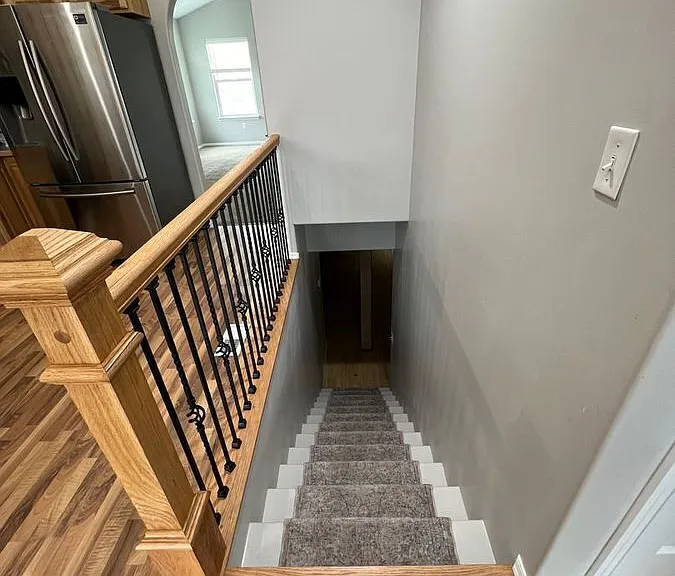 452 Woodman Dr — Photo 3