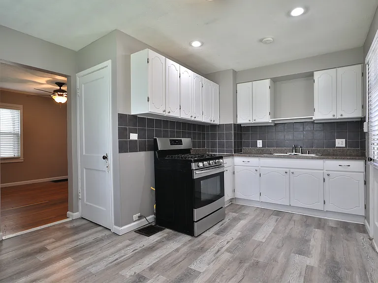 2725 Allegheny Ave — Photo 10