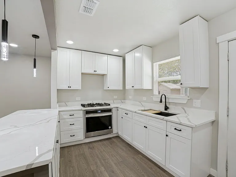 703 W Rosewood Ave — Photo 9