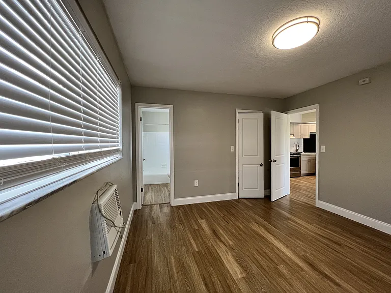 Biscayne Gardens Apartments — Photo 13