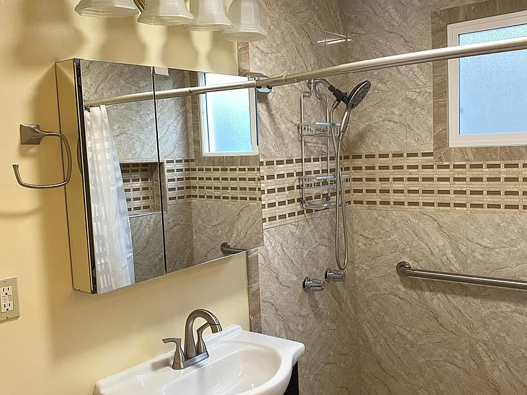 5506 W Adams Blvd #3 — Photo 10