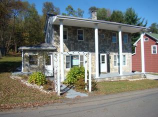 11 Spruce Ln, Pottsville, PA 17901