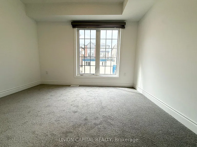 11 Franklin Ave — Photo 24