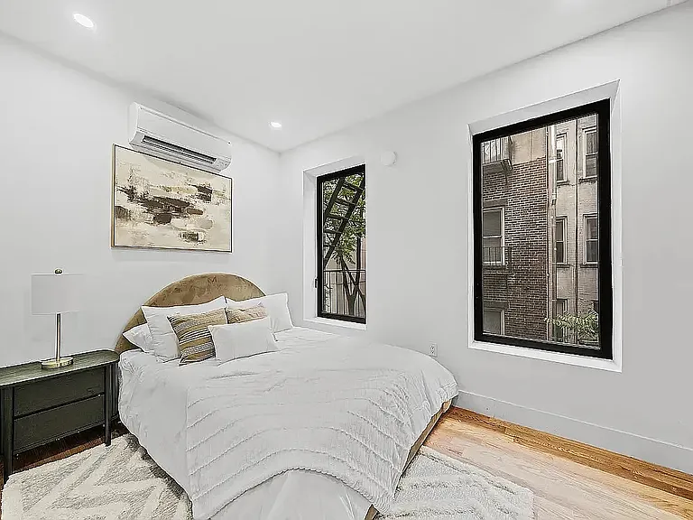 452 W 36th St #1D — Photo 1
