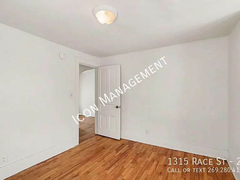 1315 Race St #2 — Photo 11