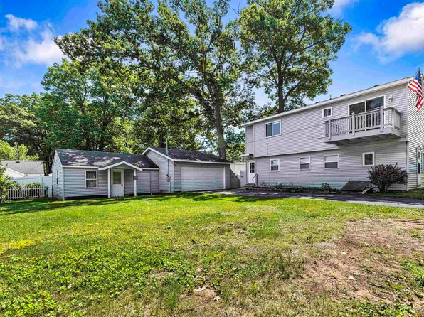 104 Jefferson Ave, Houghton Lake, MI 48629
