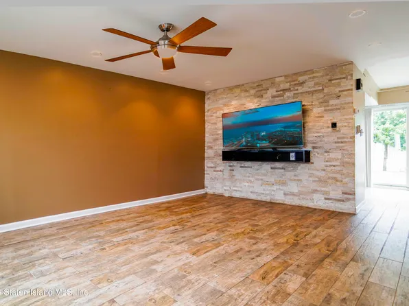 234 Hampton Grn, Staten Island, NY 10312
