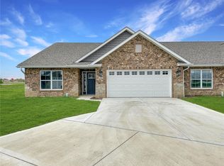 2003 Serenade Ln, Troy, IL 62294