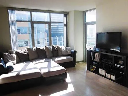 425 W Beech St #1301 — Photo 1