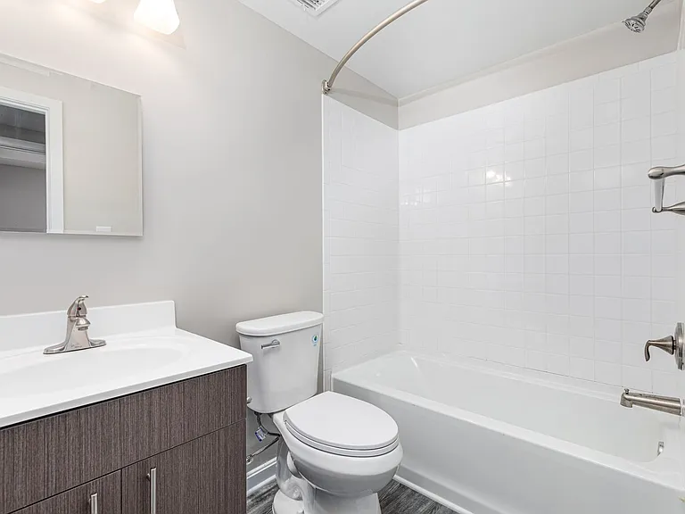 Regency Court Apartments — Photo 52