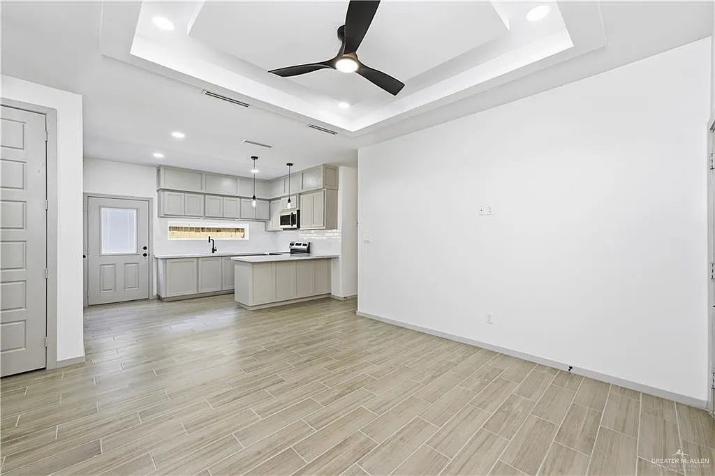 3 bed, 2.0 bath, 1100 sqft, $1,400 — Photo 4