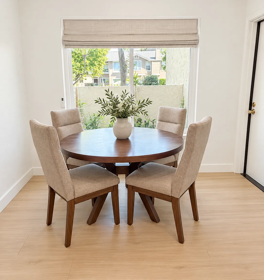 3 bed, 2.5 bath, 1309 sqft, $3,995 — Photo 3