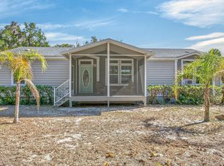 808 Front St, Welaka, FL 32193