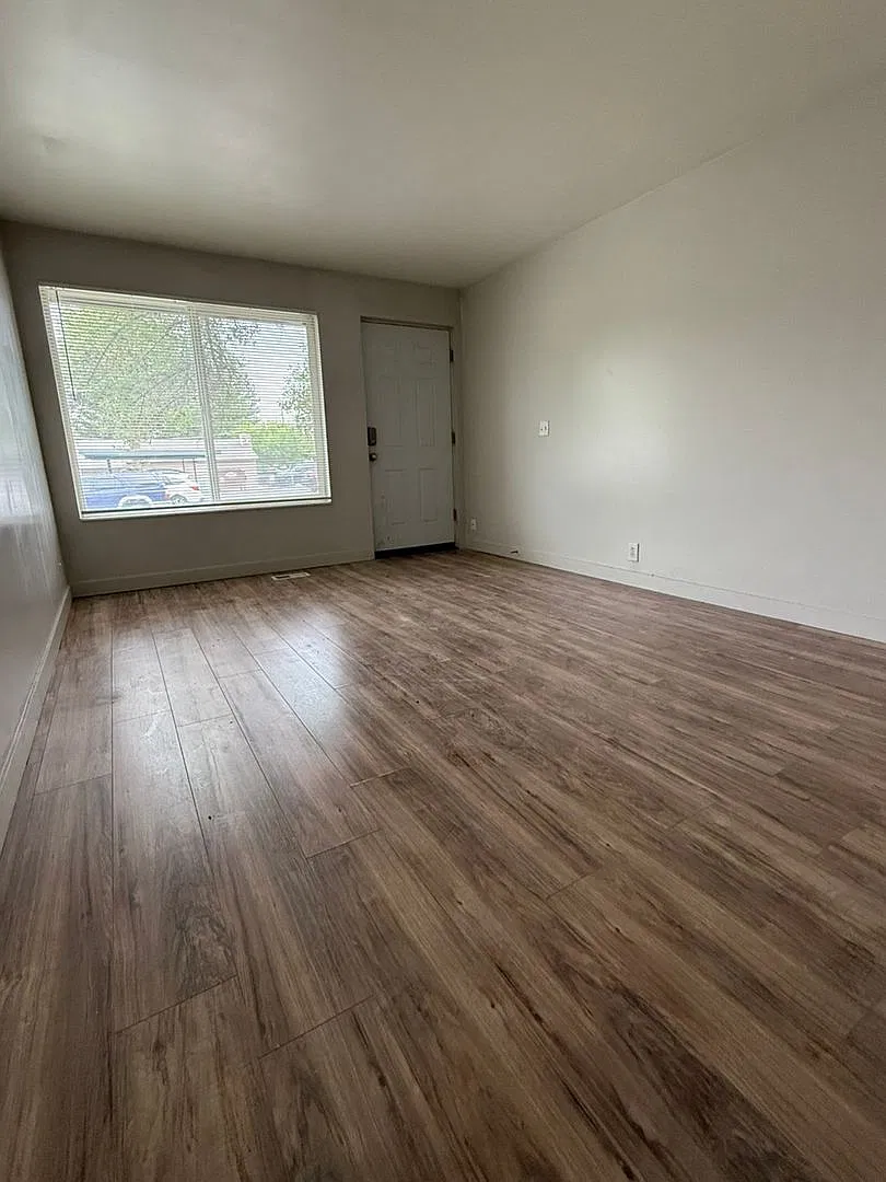 3905 S 1040 E — Photo 4