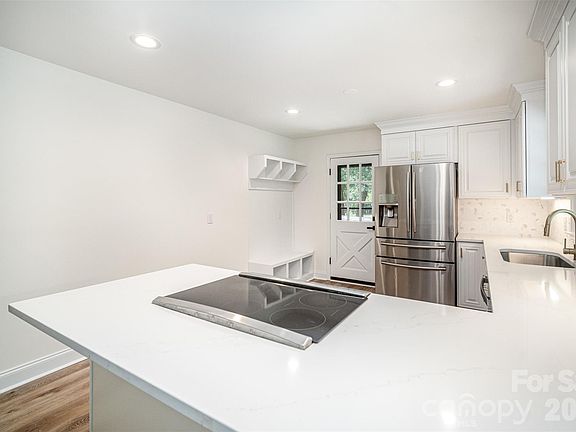 3rd image of 17700 McKee Rd