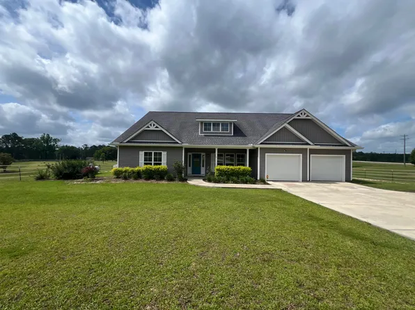 8 Conifer Dr, Columbia, MS 39429