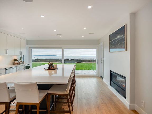 3rd image of 1584 Beach Grove Rd