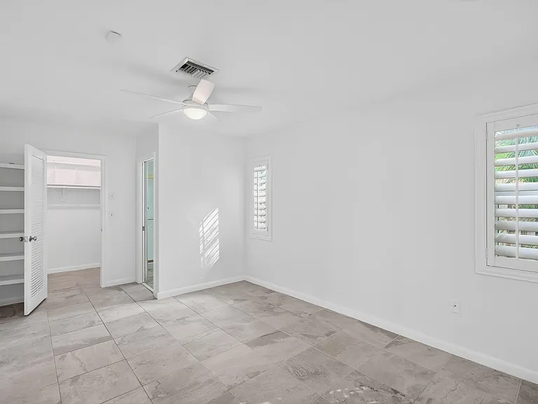 699 NW 16th Ave — Photo 16