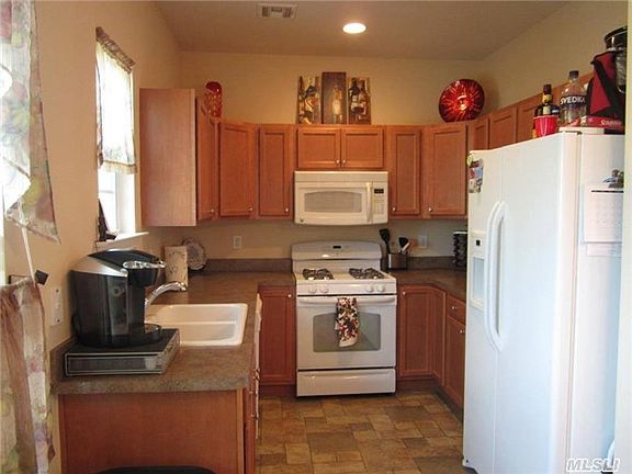 3rd image of 42 Stahlman Ln