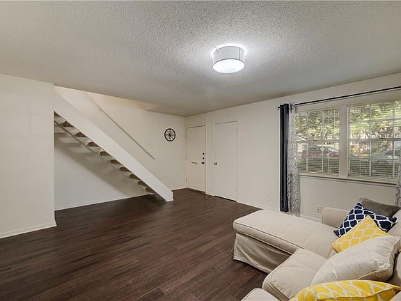 5th image of 7405 Shadow Hill Dr