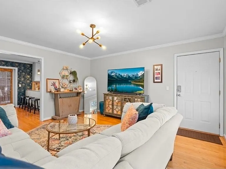1101 Collier Rd NW #T5 — Photo 4