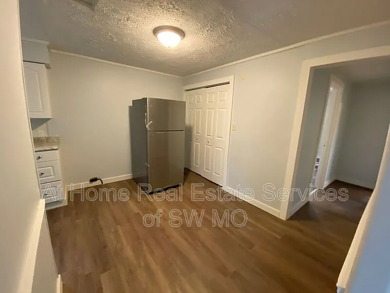 2630 E Cherry St — Photo 4