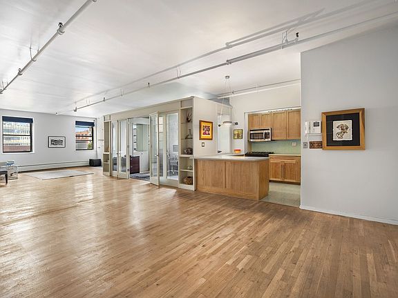 3rd image of 708 Greenwich St #5CD
