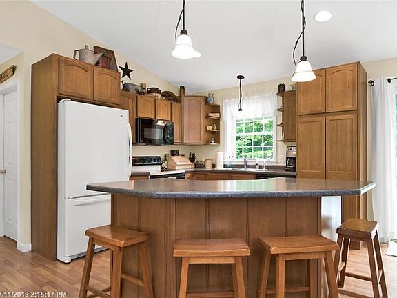 3rd image of 30 Briarwood Dr