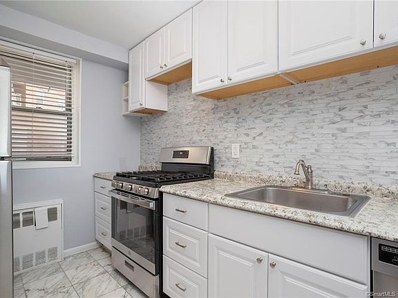 4th image of 91 Strawberry Hill Ave APT 732