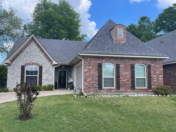 1220 Cobblestone Ct, Carthage, TX 75633