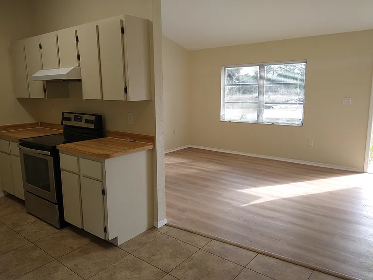 2095 & B Como St #A — Photo 16