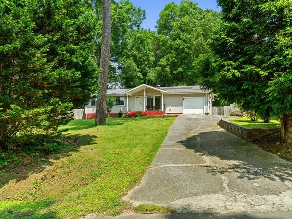 1908 Valley Brook Dr, Dalton, GA 30720