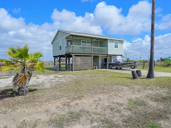 230 Sailfish Dr, Rockport, TX 78382