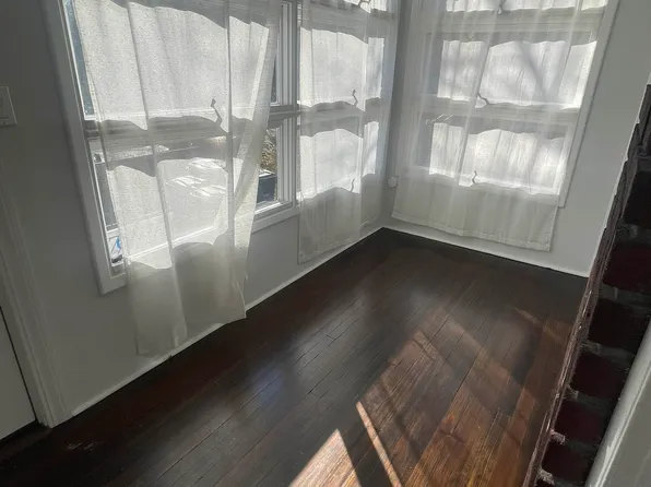 25-14 37th Street image 2 of 14