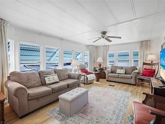 5th image of 27520 Bourbonniere DR