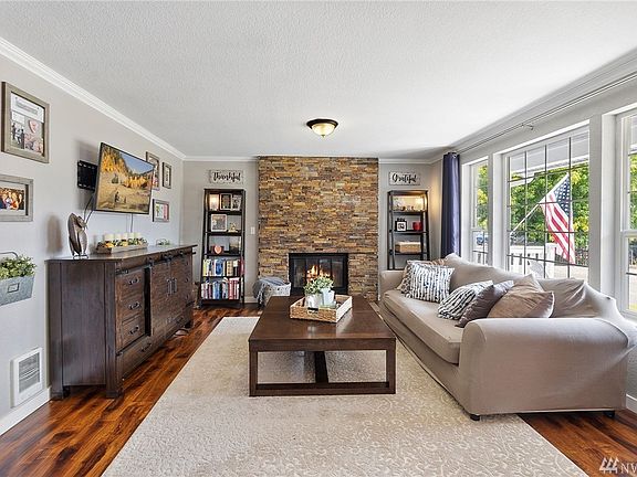 4th image of 15610 121st Avenue Ct E
