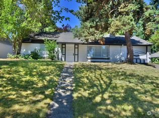 17211 5th Ave NE, Seattle, WA