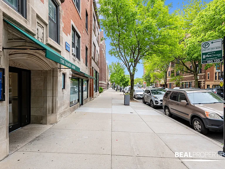 4829 N Damen Ave — Photo 2