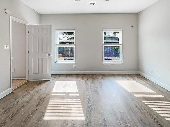 5th image of 14926 Topgallant St