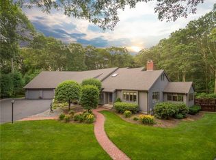 70 Valleybrook Dr, Warwick, RI 02818