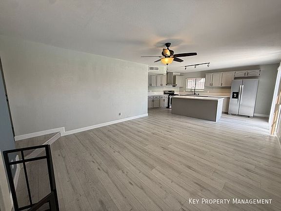 4th image of 6489 Bugbee Ave